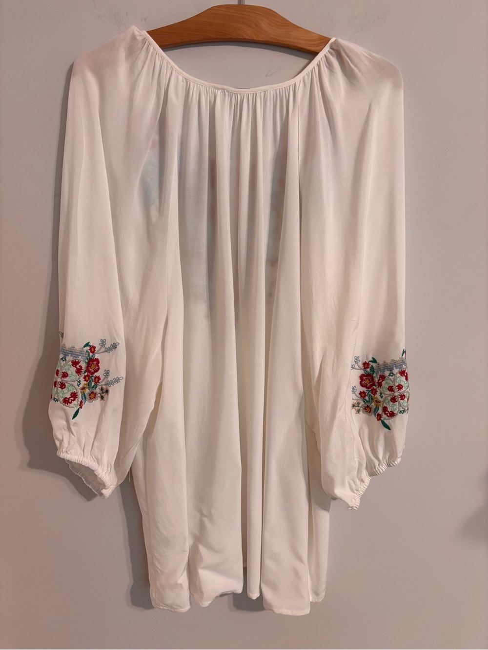 C & C Collection White Boho Embroidered Peasant Blouse - Picture 2 of 9